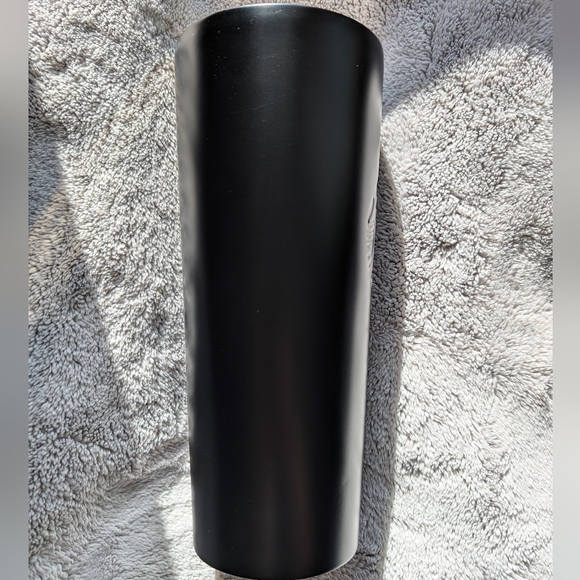 EUC 2018 Starbucks Matte Black Embossed Siren 24oz Tumbler W/ Straw and Lid - Picture 5 of 10